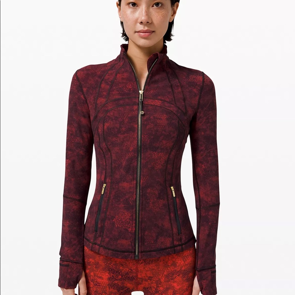 Lululemon dark red and black zip up size 6
